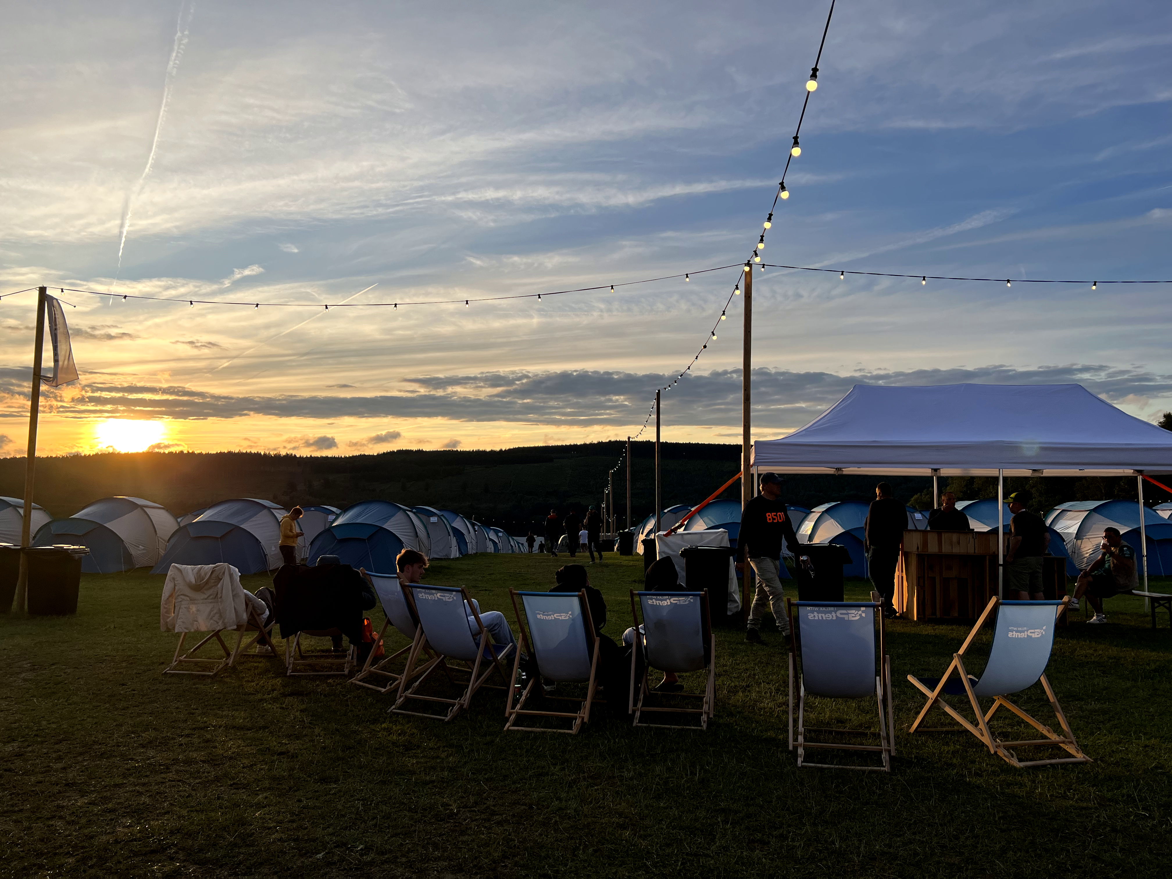 Erfahren Sie mehr über die bequemste Art, das Rennwochenende des belgischen F1-Grand-Prix auf der Rennstrecke von Spa-Francorchamps mit Ihrem Wohnwagen, Wohnmobil, Wohnmobilzelt und Ihrer Campingausrüstung zu genießen!